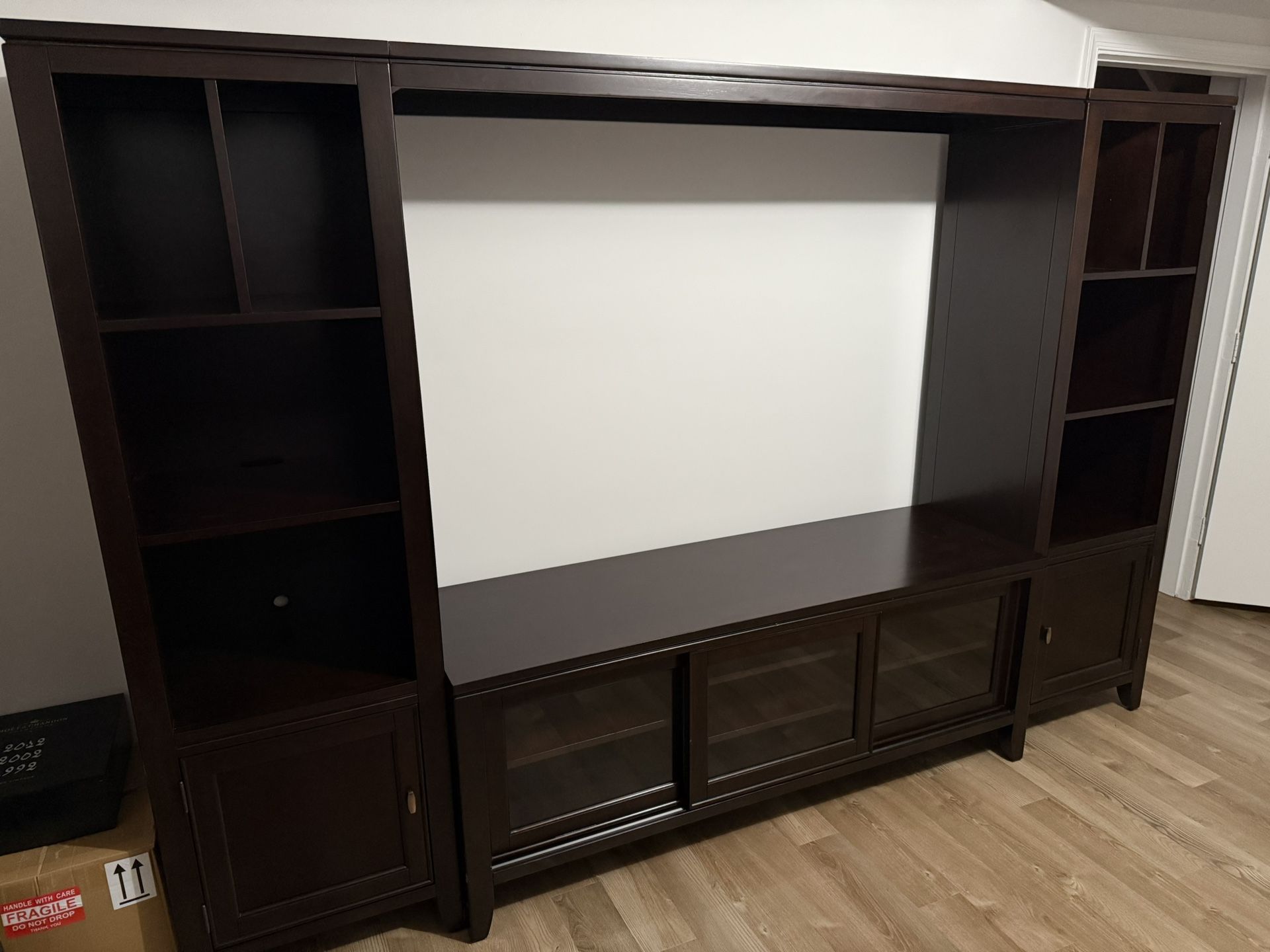 Haverty’s 7 Piece Entertainment Center