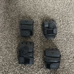 MMA fighter gloves