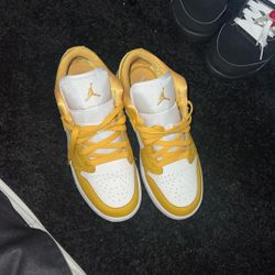 Jordan 1 Mid 