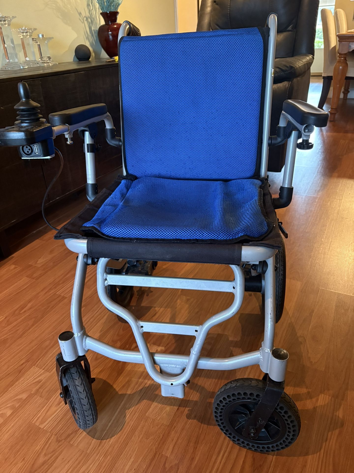 Lite weight foldable Electric Wheelchair
