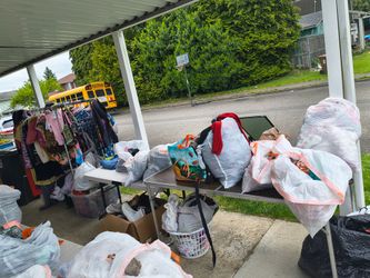 Friday kids baby women's yard sale. Until 6.