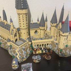 LEGO Harry Potter Hogwarts Castle 71043 Building Set - Model Kit with Minifigures,