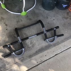 Pull Up Bar