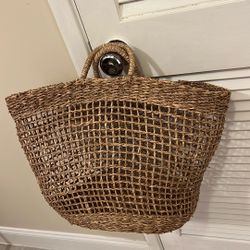 Handbag handwoven seagrass storage basket. Style 