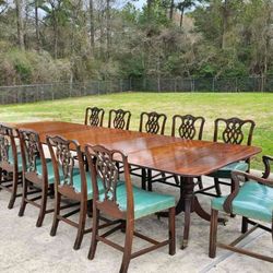 ANTIQUE CHIPPENDALE SET OF 12 MAHOGANY DINING CHAIRS & EXTENDABLE DINING TABLE