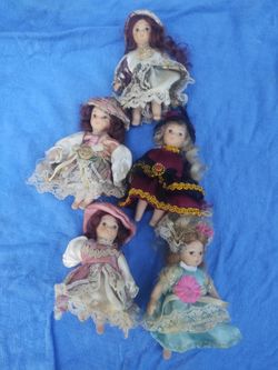 Porcelain mini dolls