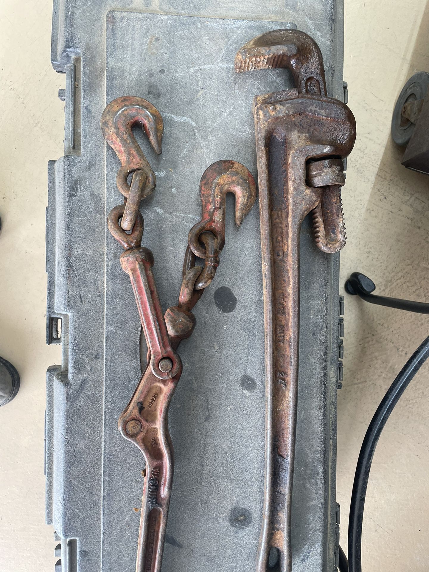24” Rigid Pipe Wrench & Lebus 7-1 load binder