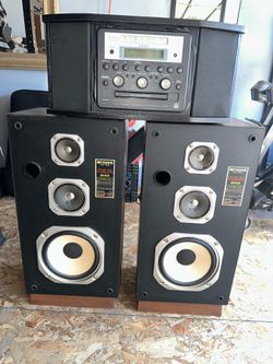 Stereo System Player  & Pair of Fisher DS-810 3