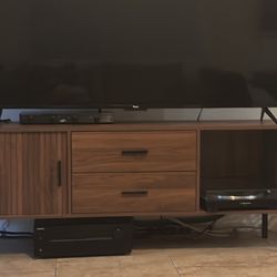 Beautiful Brand New 70” T V Stand 