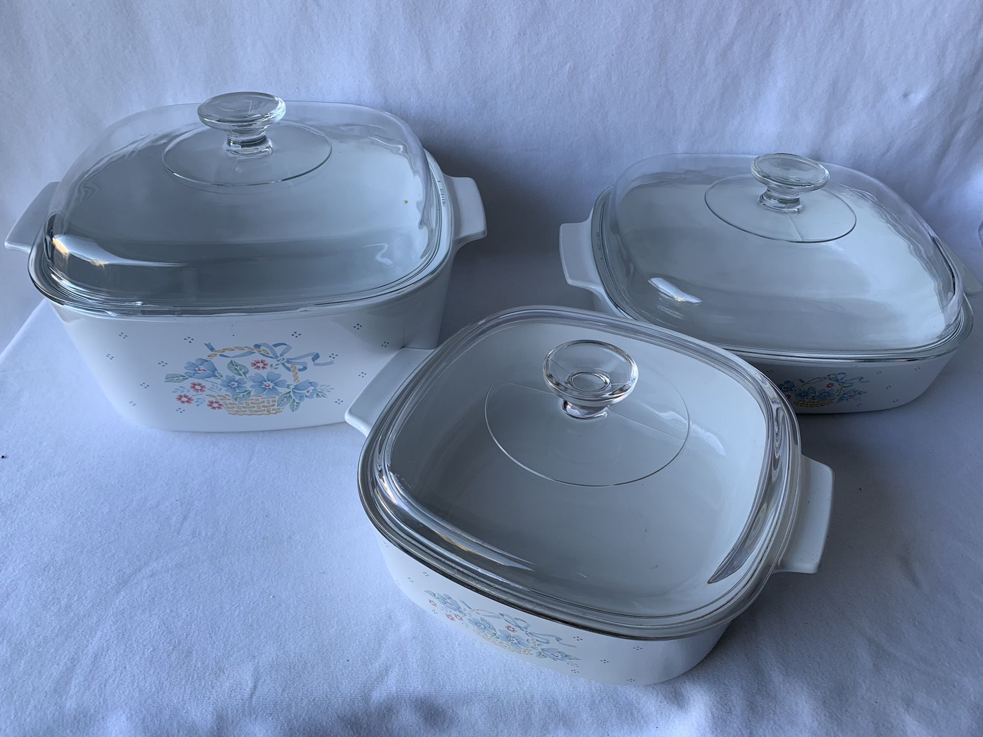 3 Corning ware with glass Pyrex lids