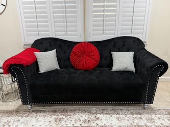 Black Velvet Tufted Loveseat – Nailhead Trim