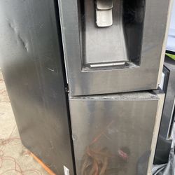 Smart Fridge $250dont Get cold 