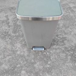 Better Homes & Gardens Step-Open Lid Trash Can 