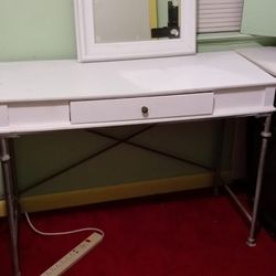 Vanity Desk And Mirror 