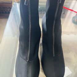 Zara Black Heeled Boots Elegant Design