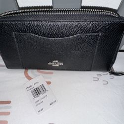 Coach Wallet With Zipper New $30