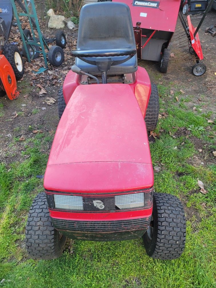 Toro Wheel Horse 212-5