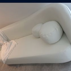 Custom Sofá (used As An Accent) Never Seating With A Coffee Table