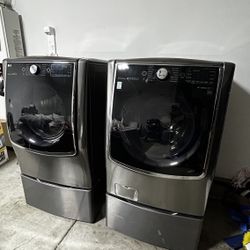 LG WASHER AND DRYER MACHINE