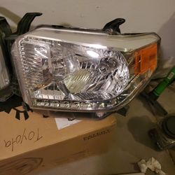 2016 Tundra OEM headlamps