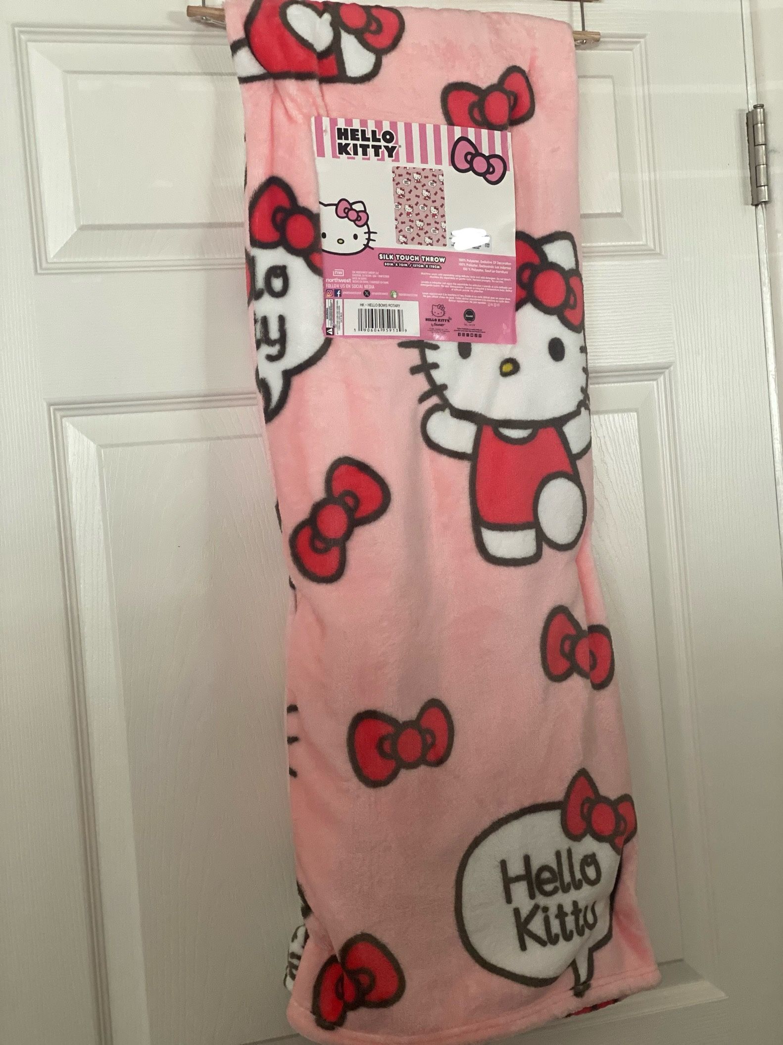 Hello Kitty Pink Bow Blanket