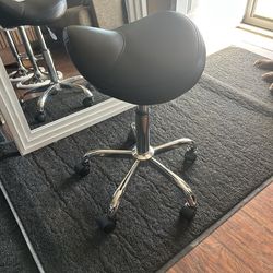 VEVOR Saddle Stool with Wheels, 450 LBS Weight Capacity Ergonomic Rolling Stool, Height Adjustable Thickened PU Leather Swivel Saddle Chair for Salon,