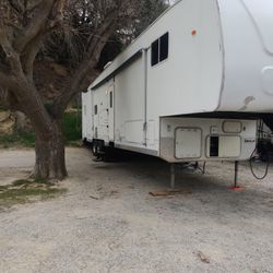40ft 5th Wheel Toy Hauler  2005
