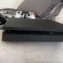 PS4 Slim 