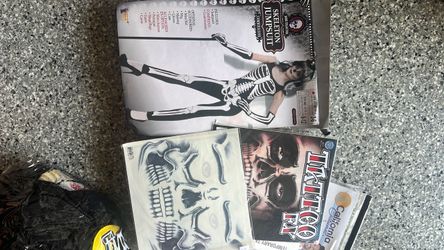 Yes available!Halloween costumes