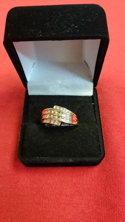 10 KTYG LADIES DIAMOND RING