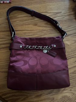 Coach Signature Shoulder Bag Burgundy