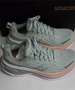 New in box Saucony Women's Hurricane 25 running shoe in the Mist / Cameo colorway (Style/SKU: S11026-123), size US 7 (EU 38, UK 5).