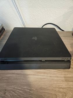 PS4 Slim 500 GB Bundle