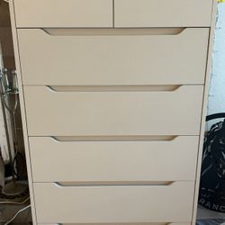 White Dresser/Chest of Drawers