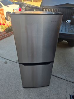 Insignia mini refrigerator