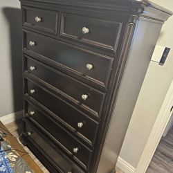 Wood chest with drawers 
