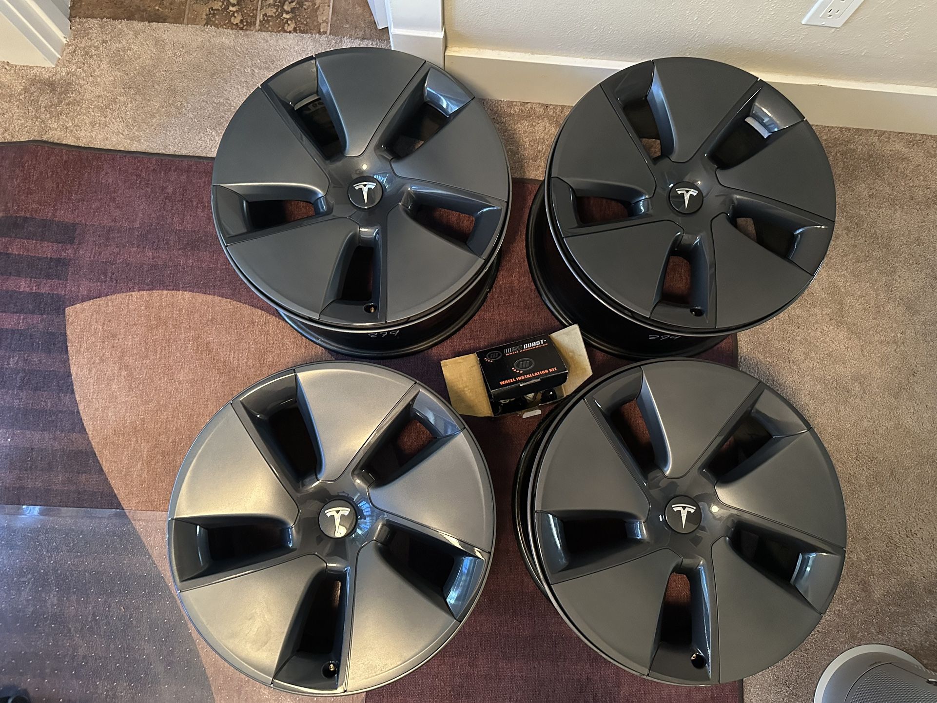 Tesla V2 18” Aero wheels, Covers, Cap Kit and Lug Nuts (no TPMS)