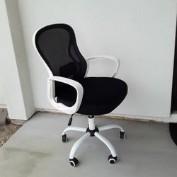 Office Chairs / Desk Chairs