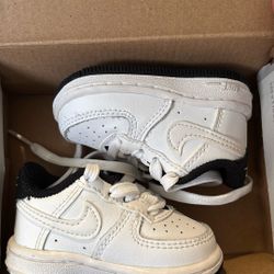 Brand New White And Black Air Forces 2C
