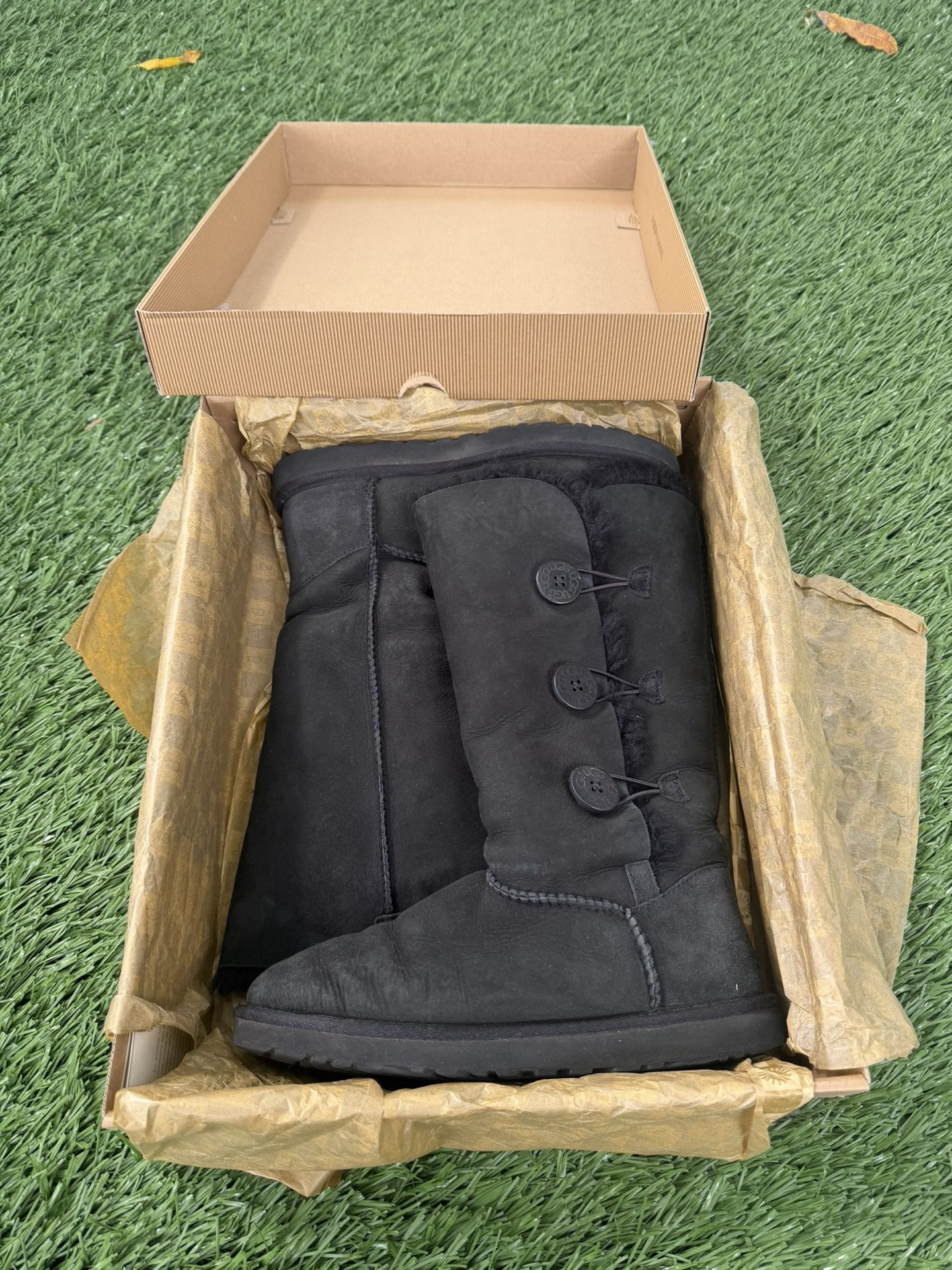 UGG Belly Button Black Boots Women’s Size 9
