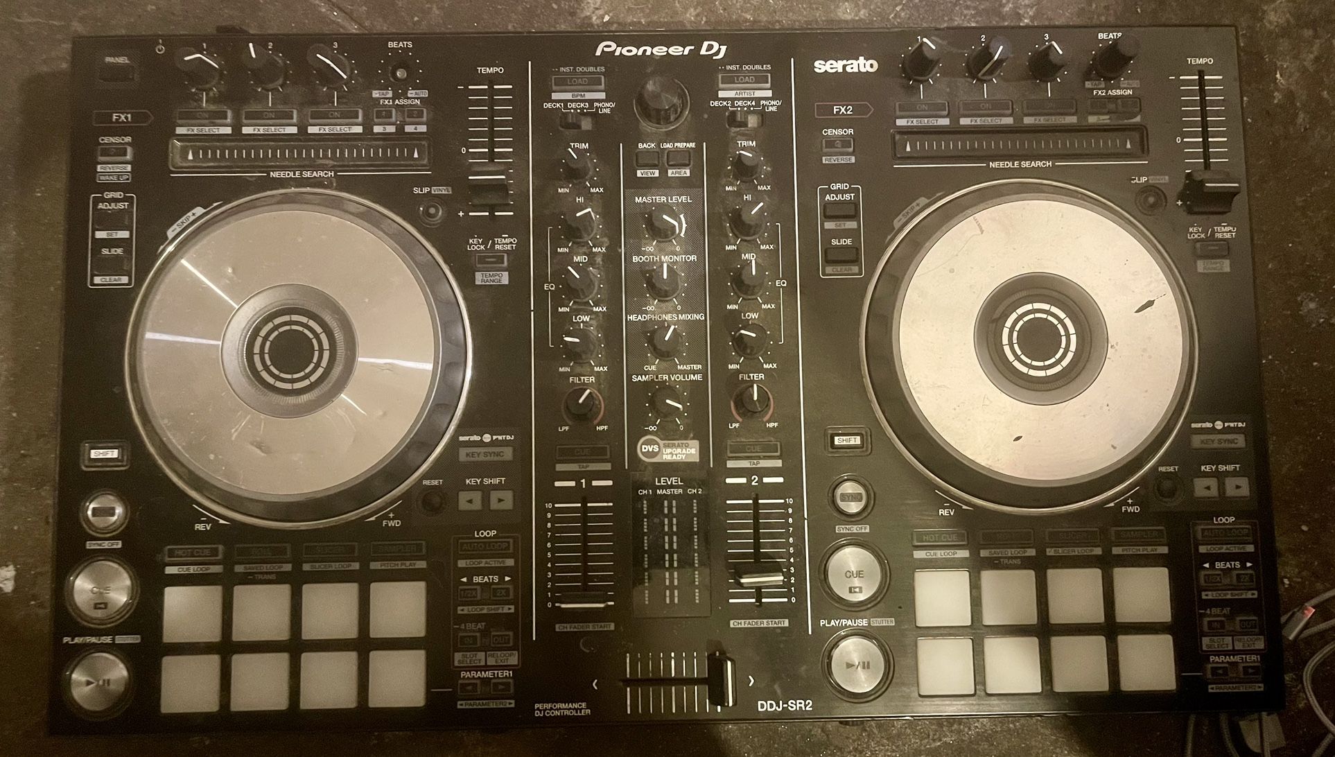 PIONEER SERATO DDJ-SR2 DJ CONTROLLER