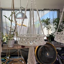 Macramé plant hangers
