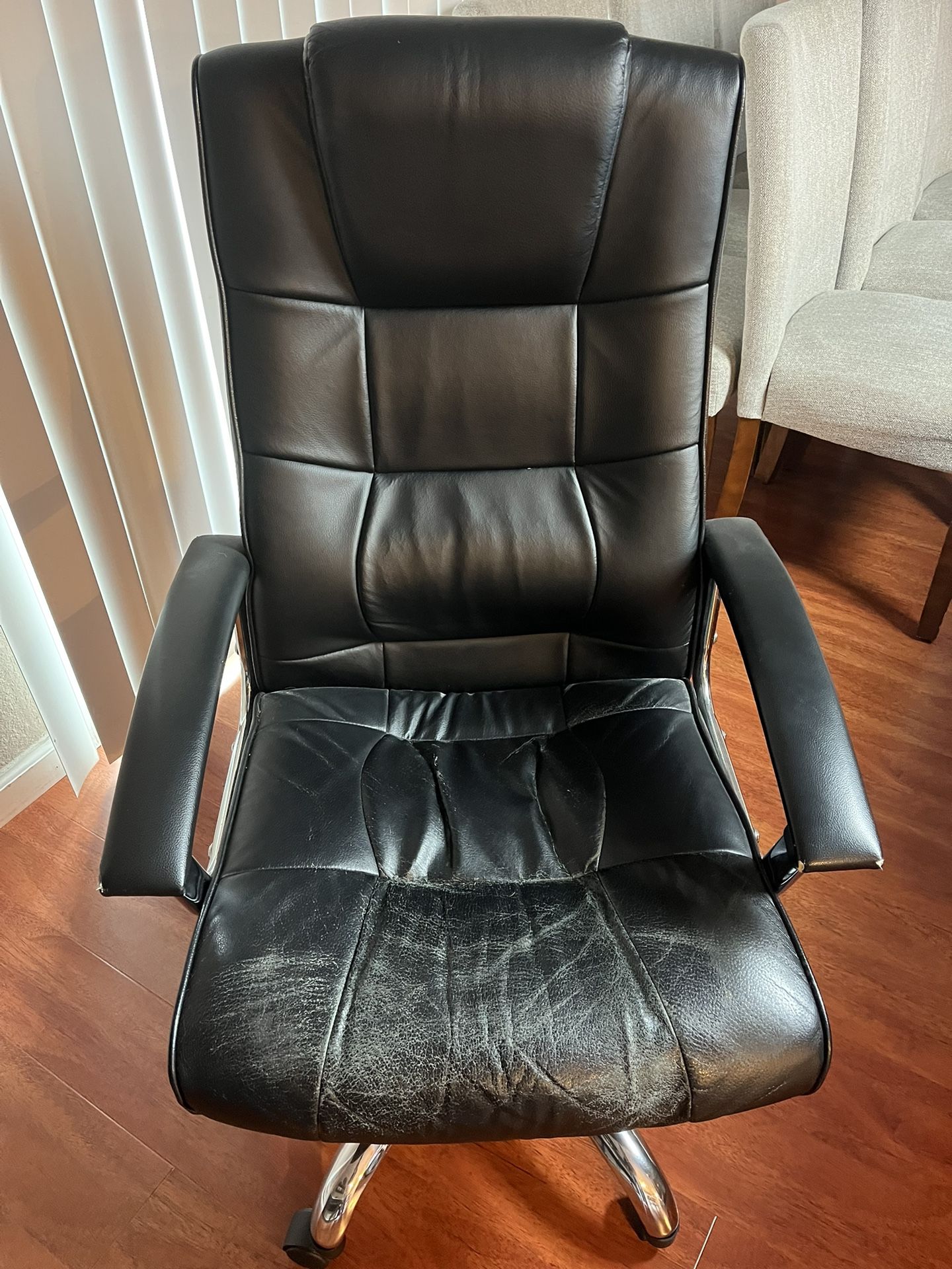 FREE: Desk Chair