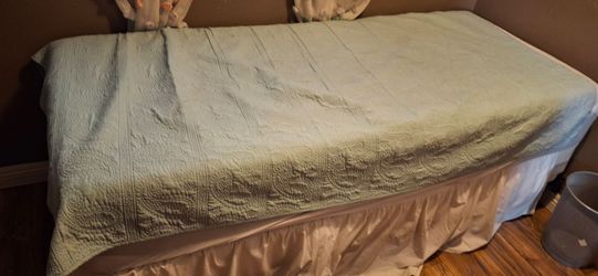 Twin bed
