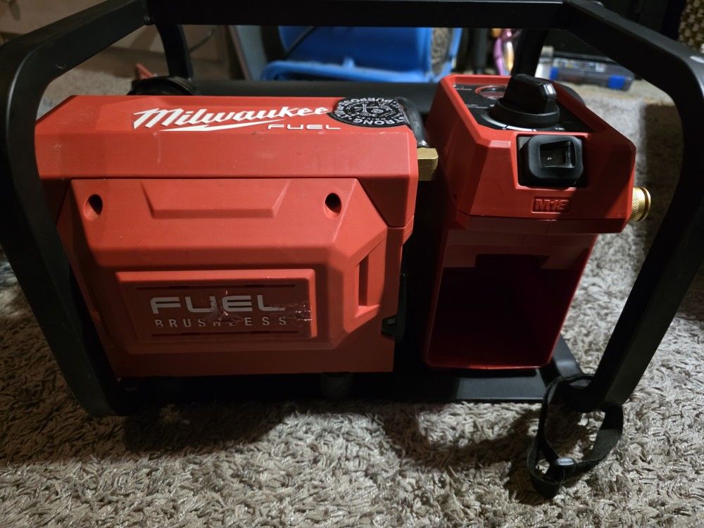 Milwaukee Cordless Air Compressor 