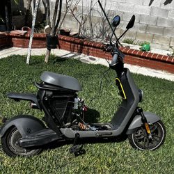 Segway c80 moped scooter e-bike ebike Vespa look-alike