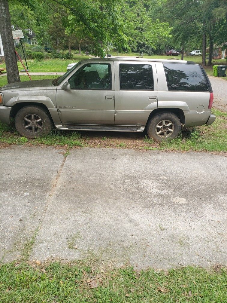 2000 Cadillac Escalade