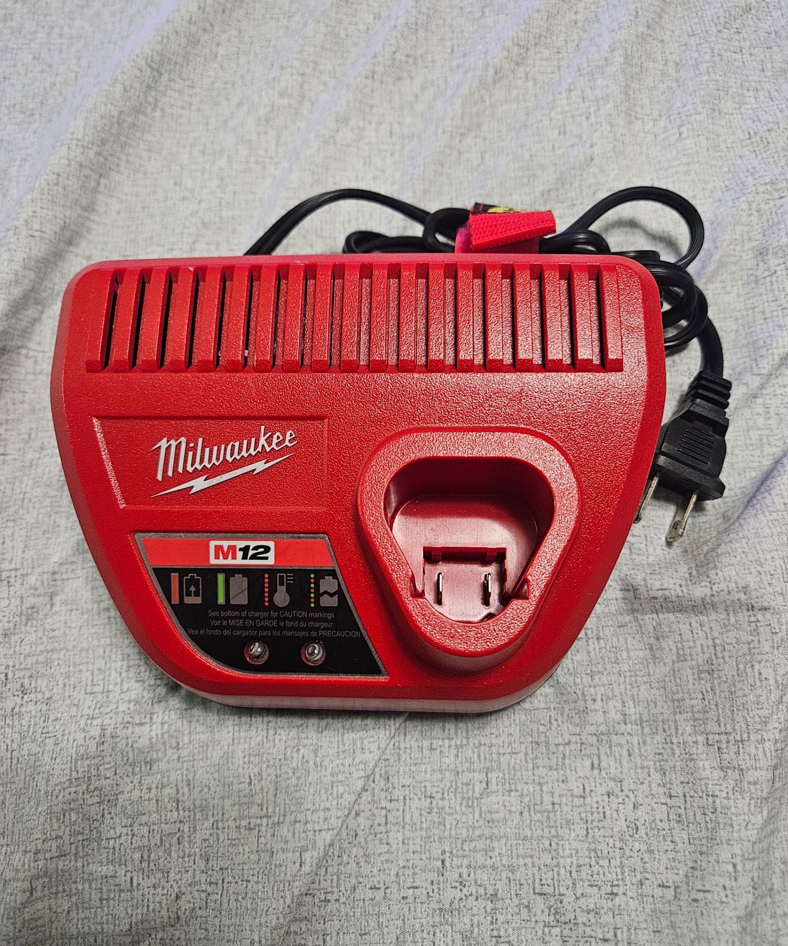 Milwaukee M12 battery charger