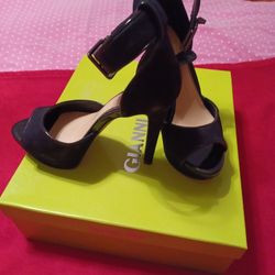 BLACK HEELS