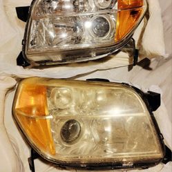 06-08 Honda Pilot Headlamps w/Bulbs